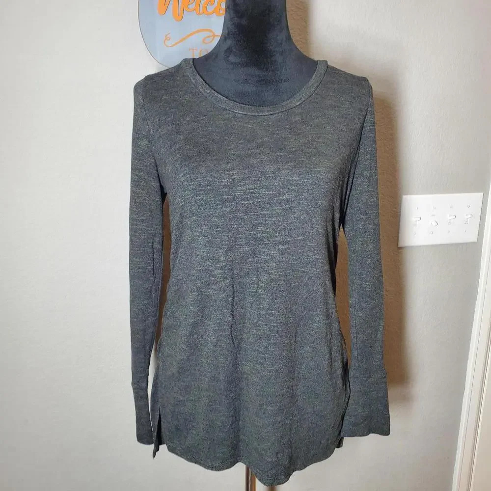 Liz Lange Women's Maternity T-Shirt Gray Long Sleeve Size Small GUC